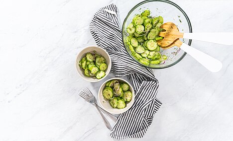 Eine Darstellung von Gurkensalat